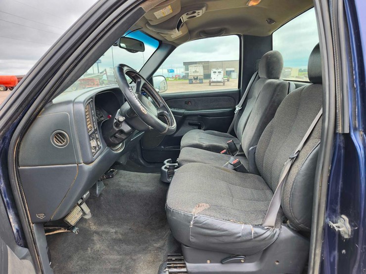 2002-chevrolet-silverado-1500-image-11