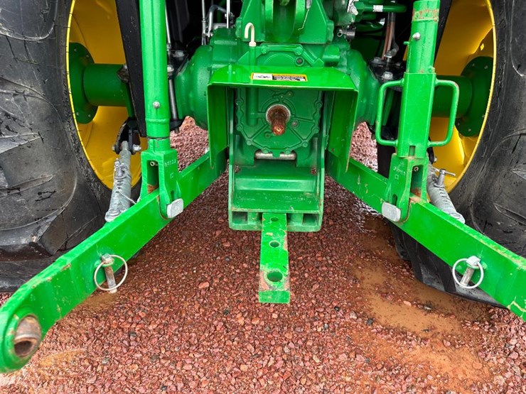 2018-john-deere-4052r-image-23