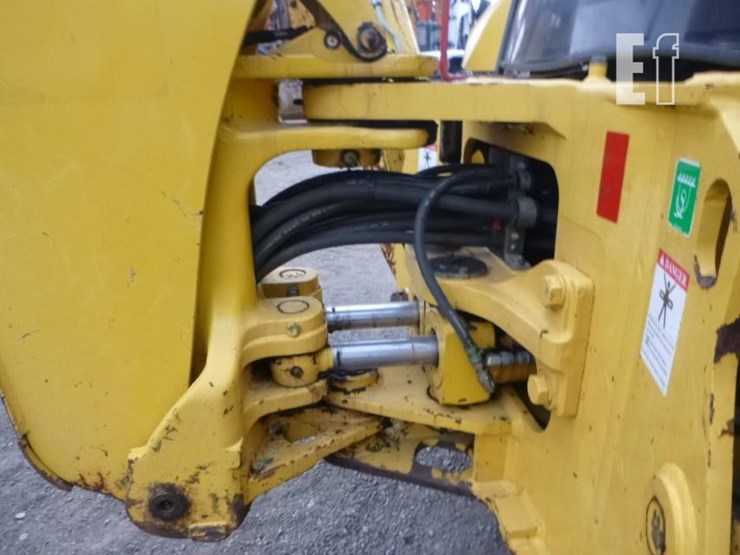 2004-komatsu-wb150aws-image-33