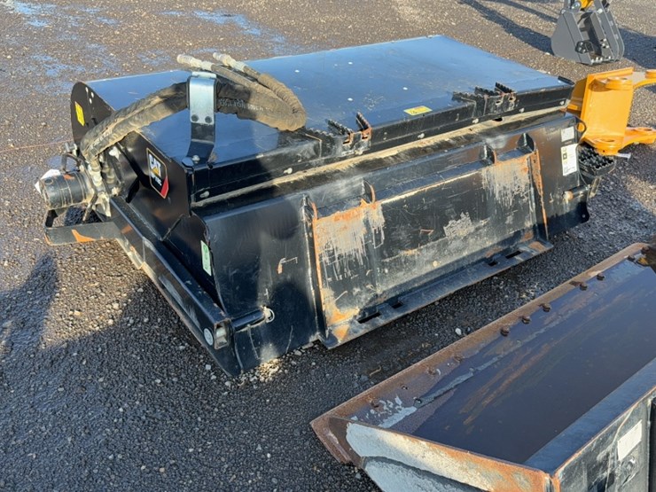 #2025-•-cat-bp118c-72"-skid-steer-broom-image-4