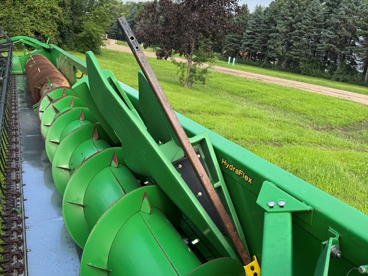 2011-john-deere-635f-image-15