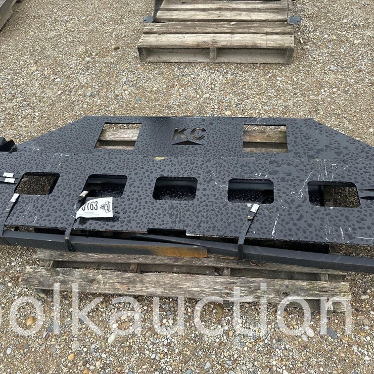 163 - 72" FORK FRAME w/ 42" FORKS