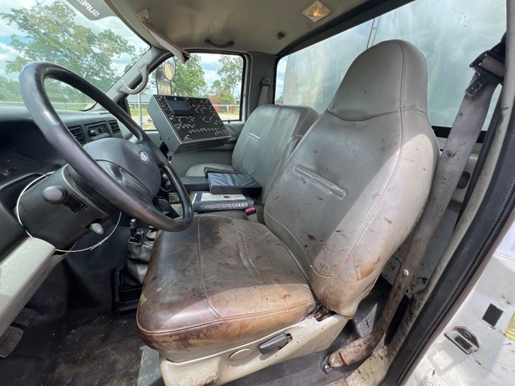 2008-ford-f750-xl-image-35