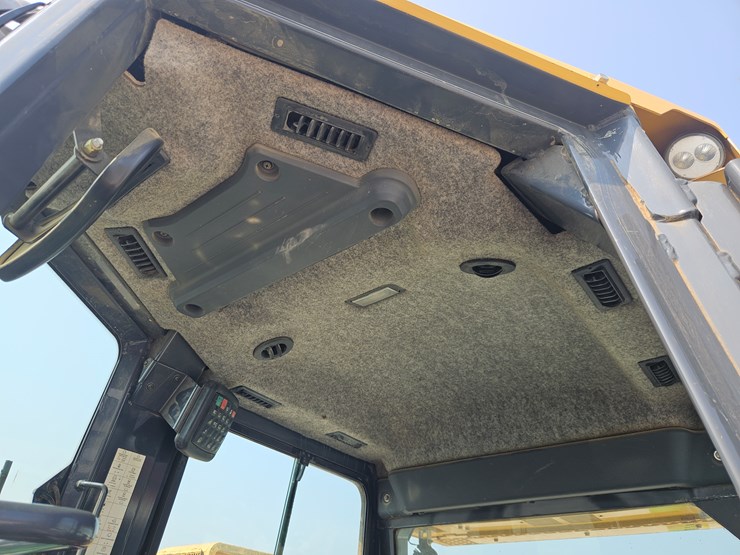 2018-deere-550k-image-15