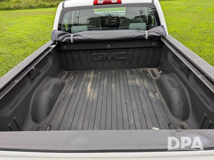 2016-gmc-sierra-pickup-(lt1366)-image-22