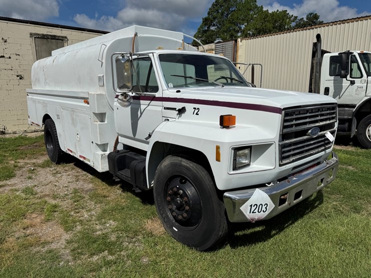 1992-ford-f800-image-2