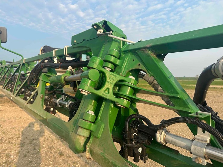 2018-john-deere-r4045-image-25