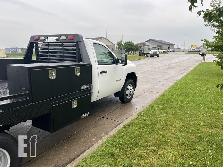 2011-chevrolet-3500hd-image-16