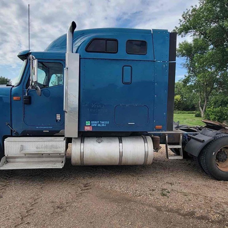 2002 INTERNATIONAL 9900
