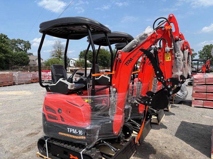 tpm-16-mini-excavator-image-2