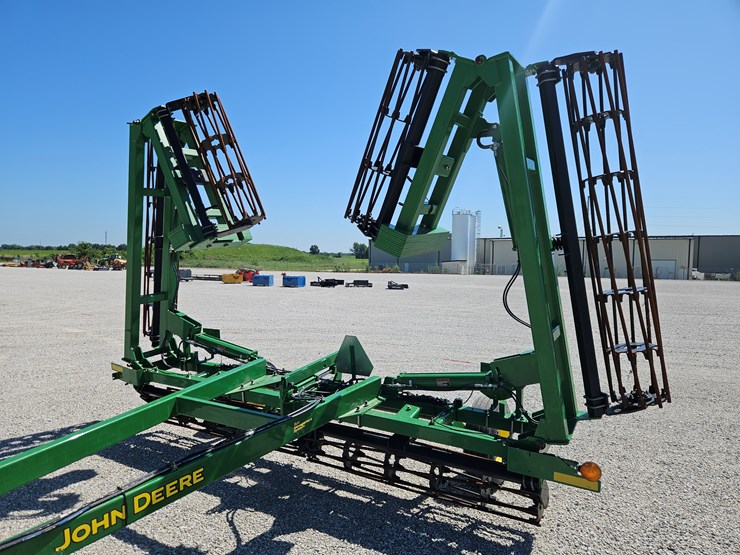 2016-john-deere-200-image-4
