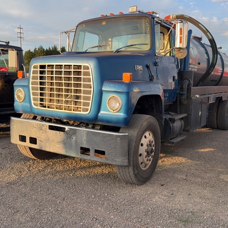 1994 FORD 9000