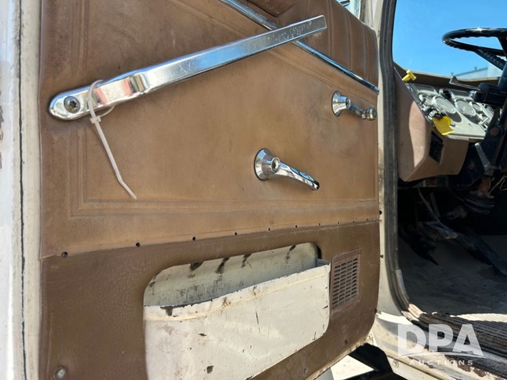 1991-ford-l8000-image-28