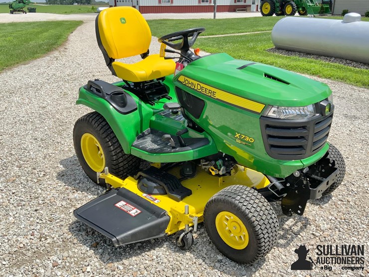 2021-john-deere-x730-image-3