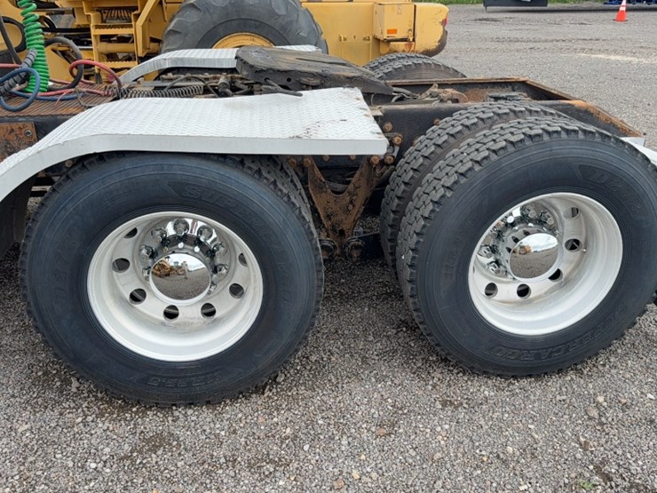 2008-kenworth-t800-image-10
