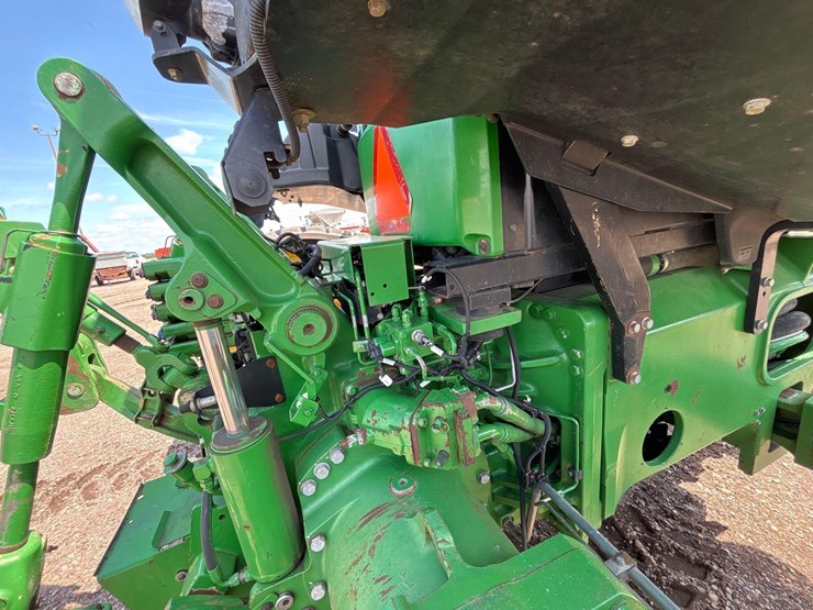 2012-john-deere-8335rt-image-27