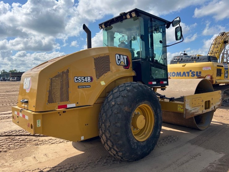 2022-caterpillar-cs54b-image-4