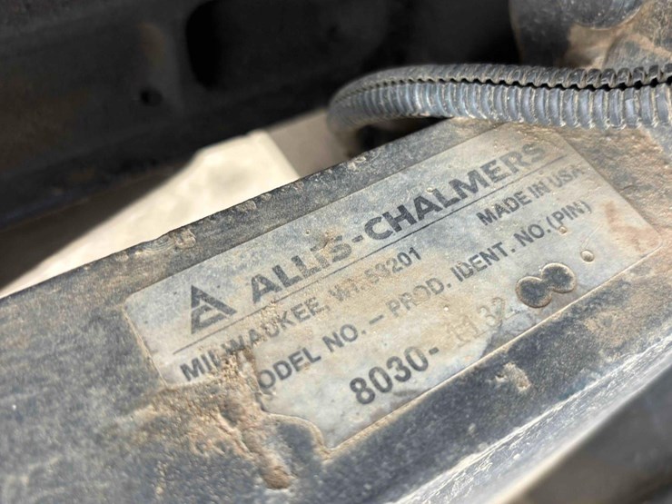 1982-allis-chalmers-8030-tractor-image-38