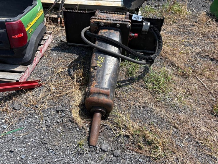 cat-h650-skid-steer-rock-hammer-image-3
