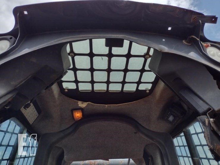 2020-deere-331g-image-13