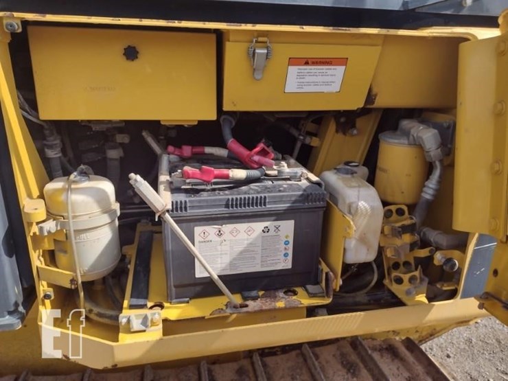 2011-komatsu-d31px-22-image-40