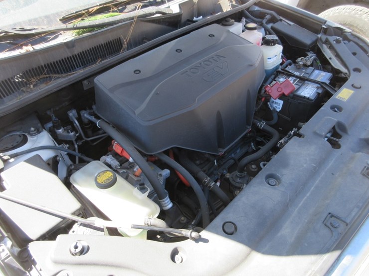 2014-toyota-rav4-image-6