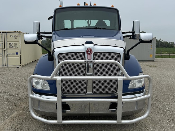 2020-kenworth-t680-image-2