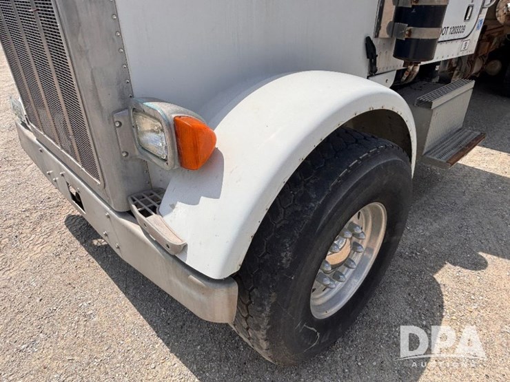 2000-peterbilt-357-image-18