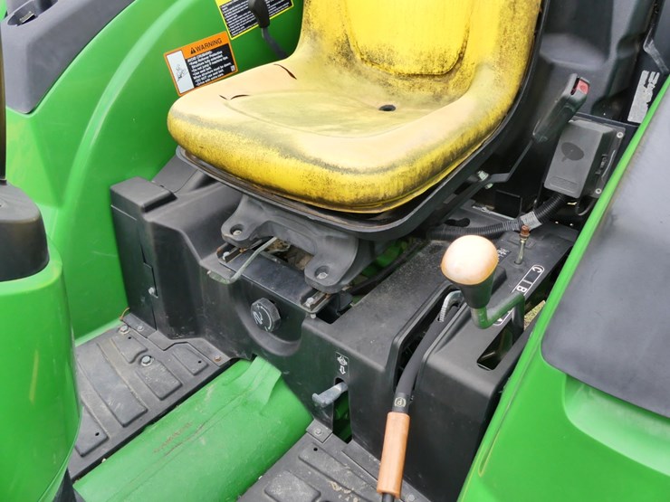 john-deere-4044m-image-12