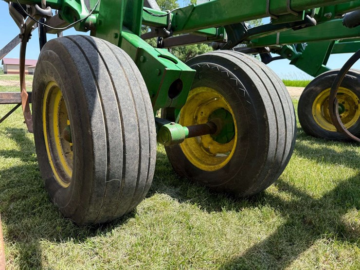 2011-john-deere-2410-image-25