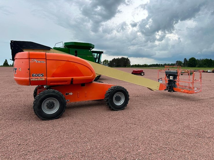 2008-jlg-600s-image-4