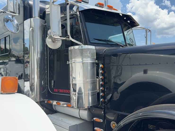 2007-peterbilt-379-image-5