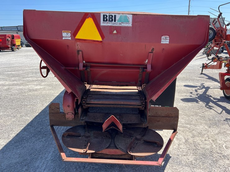 #202928-•-bbi-litter-spreader-image-5