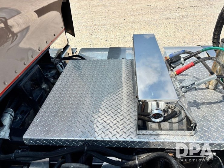 2014-kenworth-w900-image-31