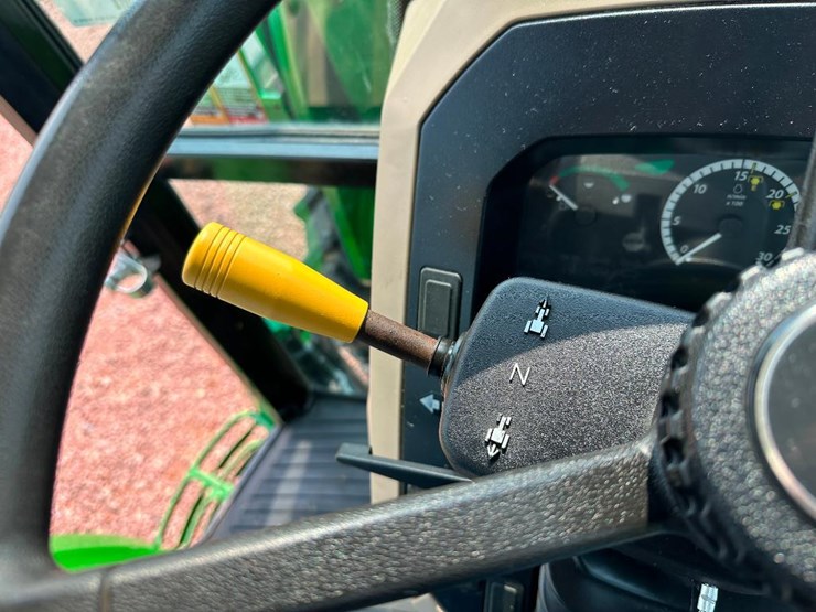 2020-john-deere-5075e-image-55