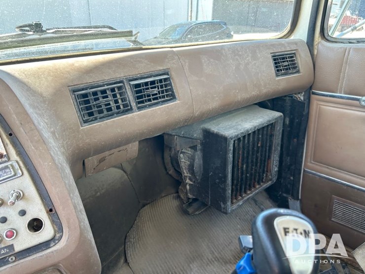 1991-ford-l8000-image-32