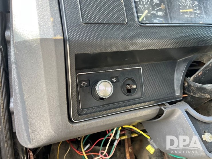 1993-ford-f600-image-66