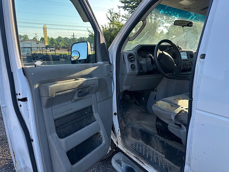 2013-ford-e250-image-9
