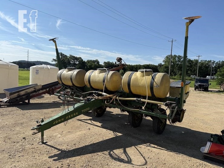 john-deere-7000-image-1
