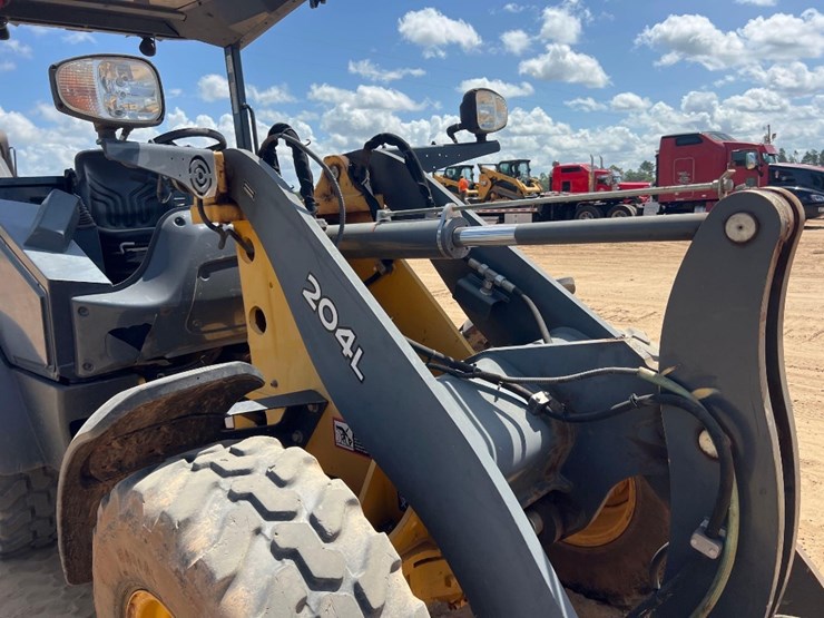 2018-deere-204l-image-24
