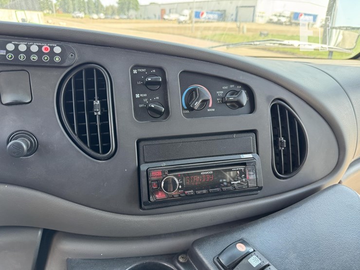 2007-ford-e350-image-28