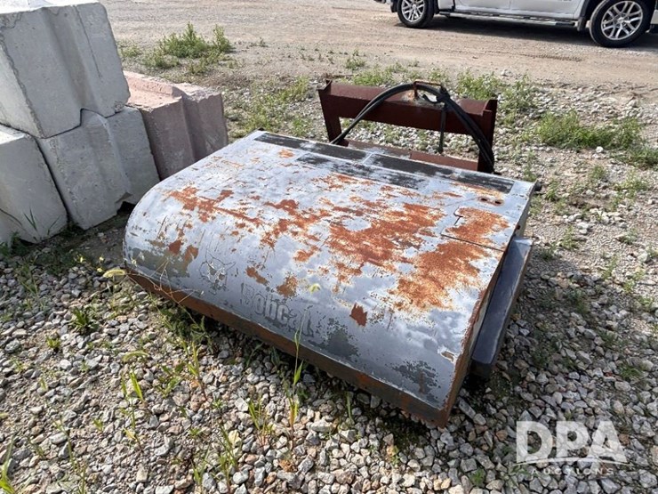 bobcat-broom-attachment-(gp11031)-image-1