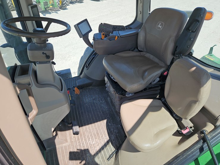 2014-john-deere-8335r-image-6