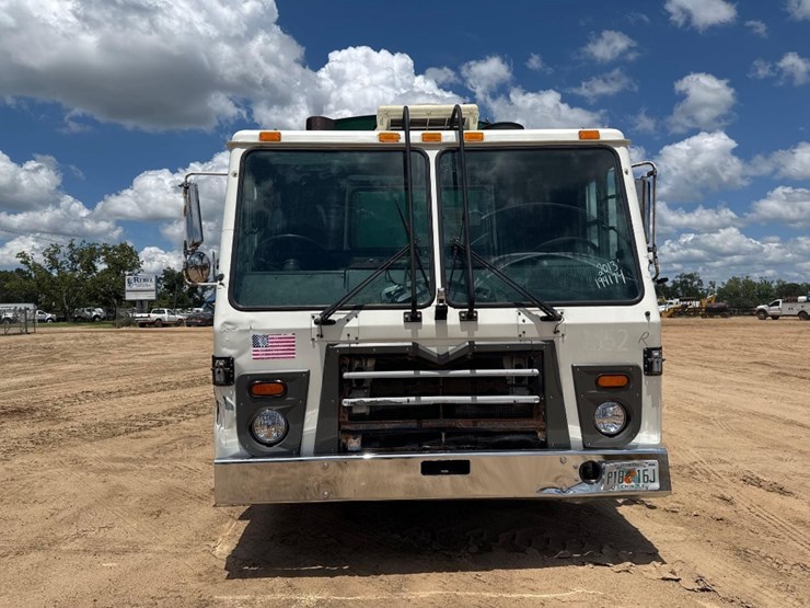 2013-mack-leu633-image-3