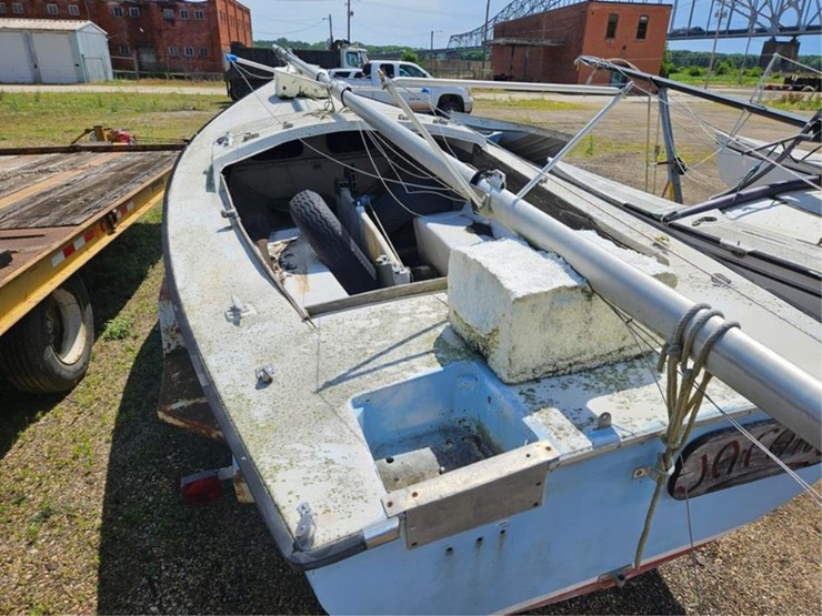 #2534-•-o-day-rhodes-19'-sail-boat-with-trailer-image-10