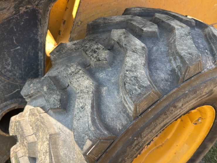 2019-deere-330g-image-15
