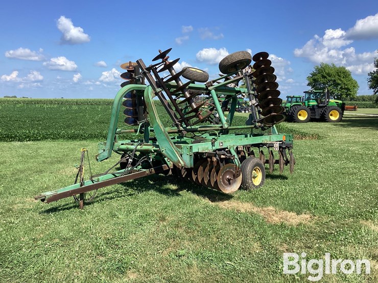 john-deere-235-image-1