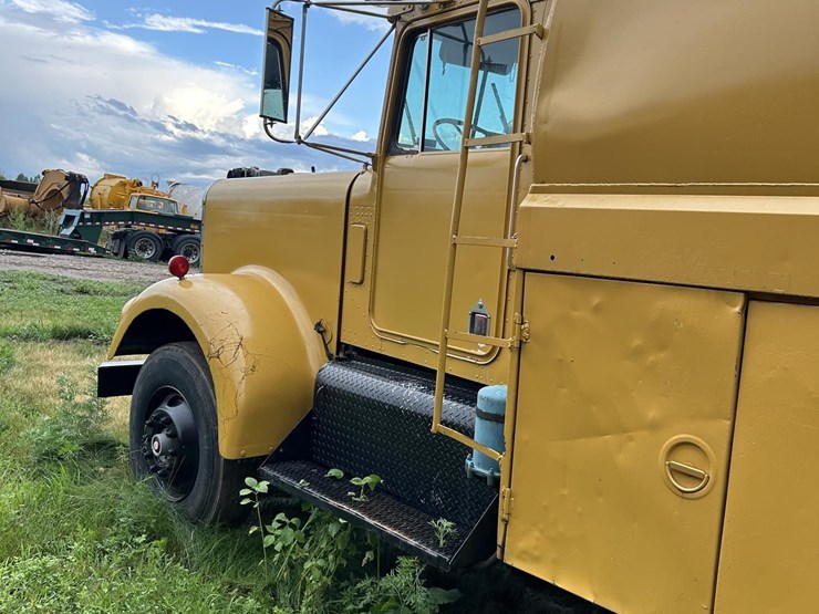 1977-kenworth-fuel-truck-1133-image-6