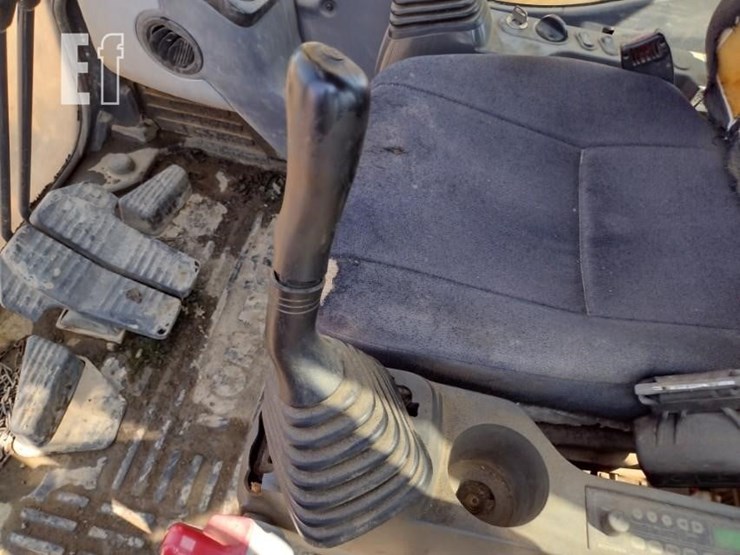2012-komatsu-pc200-image-11