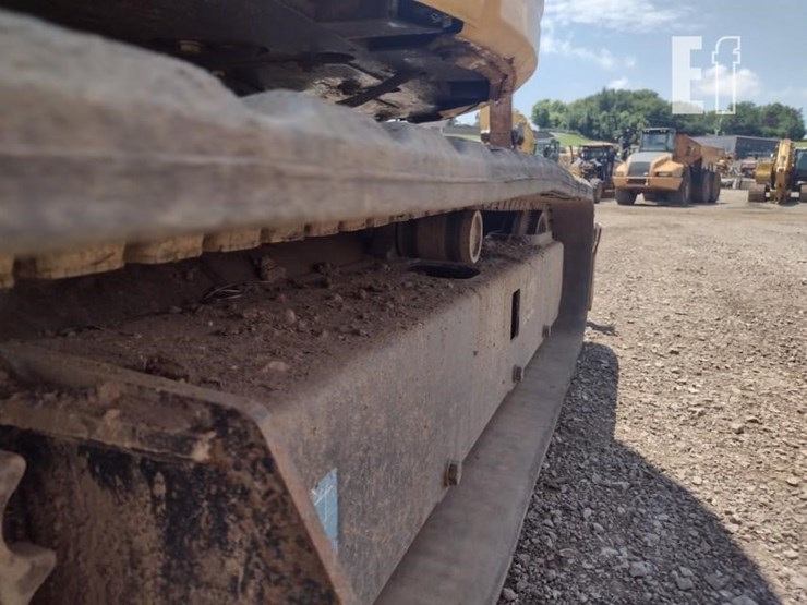 2020-deere-26g-image-37